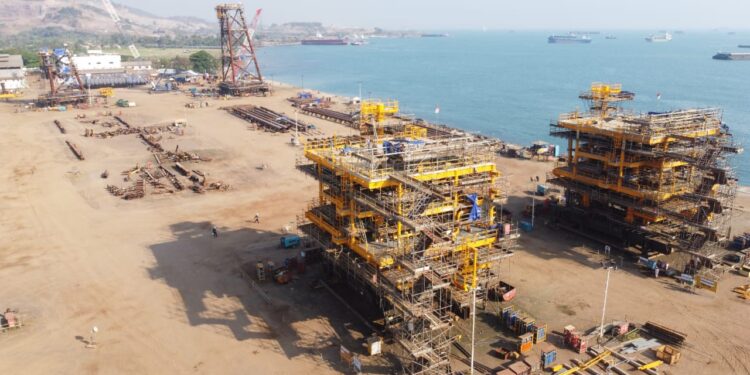 Kebut Selesaikan Proyek Lapangan Sidayu